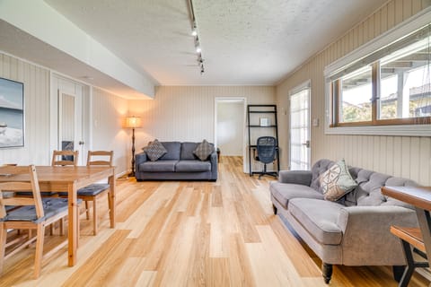 Walk to Poplar Beach: Cozy Coastal Getaway w/ Yard Apartment in Half Moon Bay