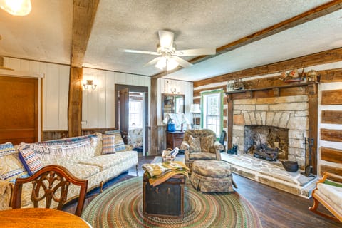 Hot Tub & Creek Views: Secluded Perryville Cabin House in Ozark Mountains