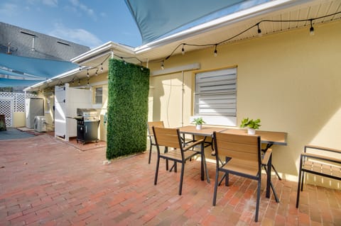 Walk to Beach: Dog-Friendly Gem in Cocoa Beach! Apartment in Cocoa Beach