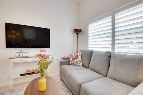 Walk to Beach: Dog-Friendly Gem in Cocoa Beach! Apartment in Cocoa Beach