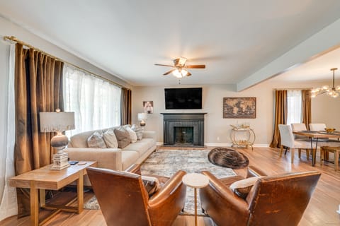 4 Mi to Churchill Downs: Updated Retreat w/ Deck! House in Louisville