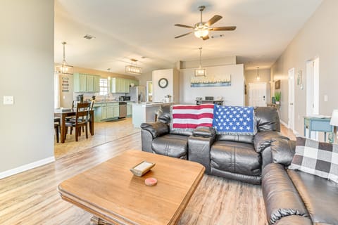 Outdoor Entertaining Space: Family Home in Milton House in Alabama