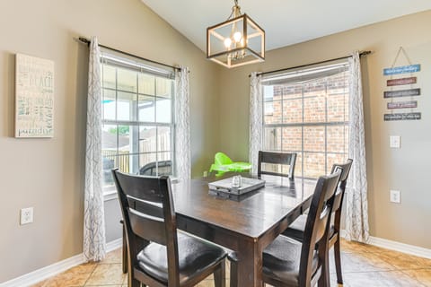 Outdoor Entertaining Space: Family Home in Milton House in Alabama