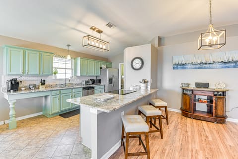 Outdoor Entertaining Space: Family Home in Milton House in Alabama