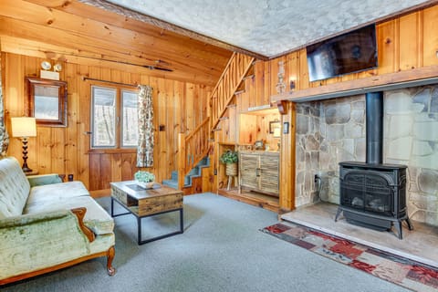 2 Mi to Ossipee Lake: Forest-View Sanctuary! House in Freedom