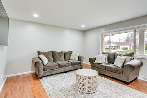 3 Mi to Dtwn Saginaw: Spacious & Updated Home! House in Saginaw Charter Township