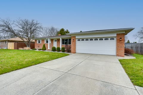 3 Mi to Dtwn Saginaw: Spacious & Updated Home! House in Saginaw Charter Township