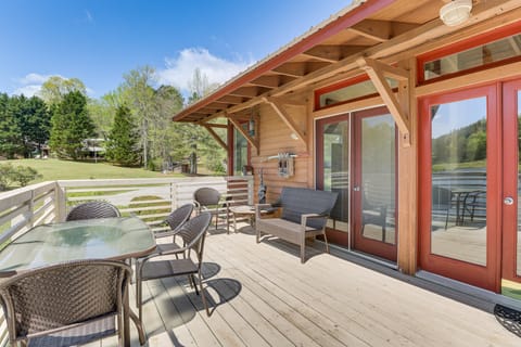 2 Docks + Paddleboard: Lakefront Alabama Retreat! House in Alabama