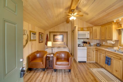 Lake Access, Deck: Rustic Retreat in Kalispell! Apartment in Kalispell