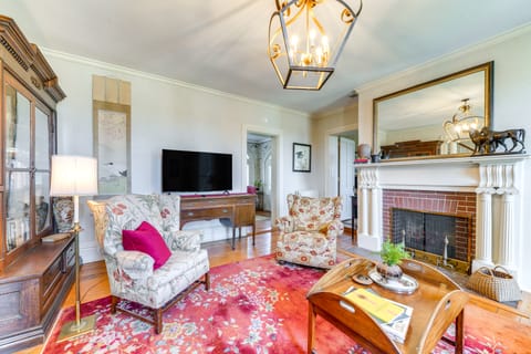 Historic & Spacious Family Home in Nicholasville! House in Lexington