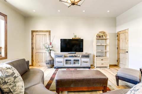 Walkable Apt in Carbondale: 'Luxury Artist's Loft' Apartment in Carbondale