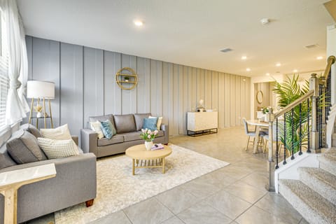 7 Mi to European Village: Pond-Front Townhome! Apartment in Palm Coast