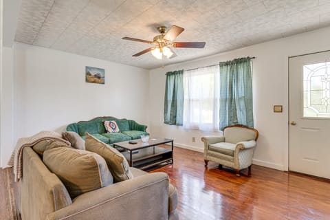 1/2 Mi to Dtwn Dining! Cozy Hayesville Hideaway House in Hayesville