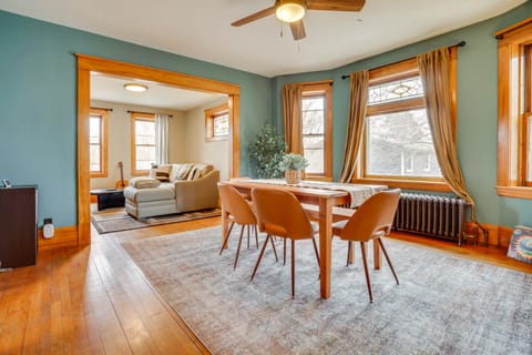 1 Mi to Como Park: WFH-Friendly Saint Paul Duplex! Apartment in Saint Paul