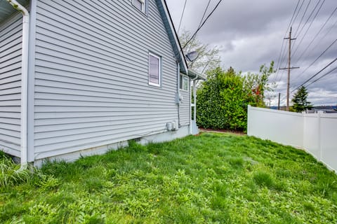 3 Mi to Dtwn Tacoma: Pet-Friendly Home House in Fife