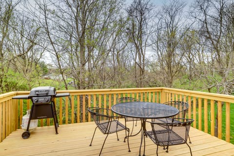 8 Mi to Ark Encounter: Family Home w/ Deck & Grill House in Ohio