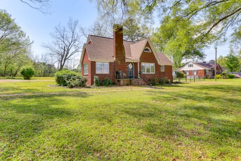 12 Mi to BlueOval City: Tennessee Getaway! House in Tennessee