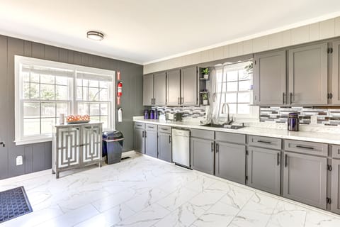 12 Mi to BlueOval City: Tennessee Getaway! House in Tennessee