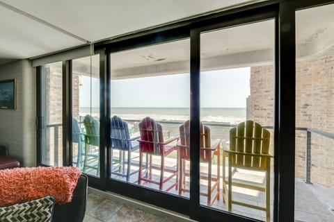 7th-Floor Oceanfront Unit w/ Pools in Port Aransas Apartment in Port Aransas