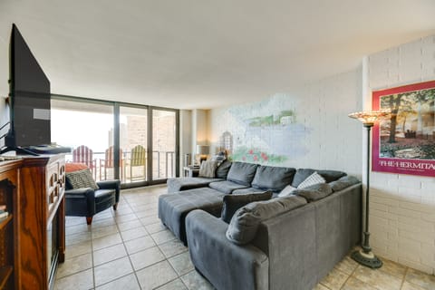 7th-Floor Oceanfront Unit w/ Pools in Port Aransas Apartment in Port Aransas