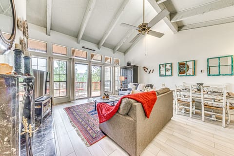 Walk to Dtwn Ruidoso: Mtn-View Condo w/ Pool! Apartment in Ruidoso