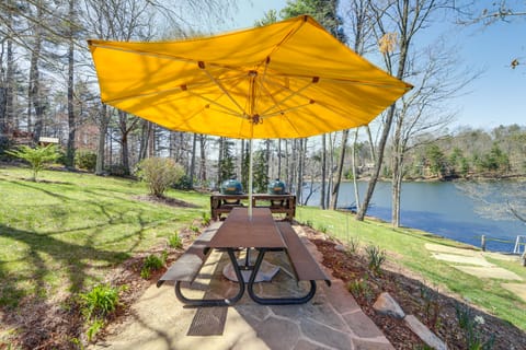 Mtn-View Home w/ Dock on Lake Glenville! House in Lake Glenville