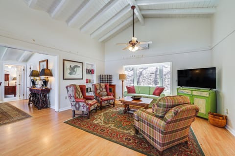 Mtn-View Home w/ Dock on Lake Glenville! House in Lake Glenville