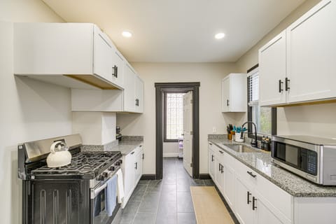 4 Mi to Dtwn: Modern Retreat w/ Yard in Cleveland House in Cleveland Heights