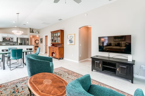 Village of Collier Retreat w/ Golf Cart & Lanai! House in The Villages