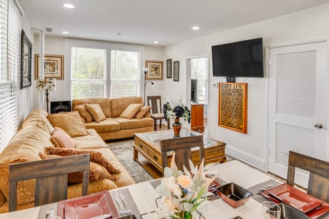 9 Mi to Fort Harrison State Park: Apt in Indy Apartment in Indianapolis