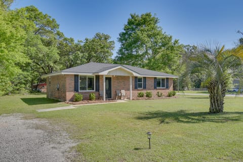 11 Mi to Beaches: Peaceful Foley Home w/ Yard House in Foley