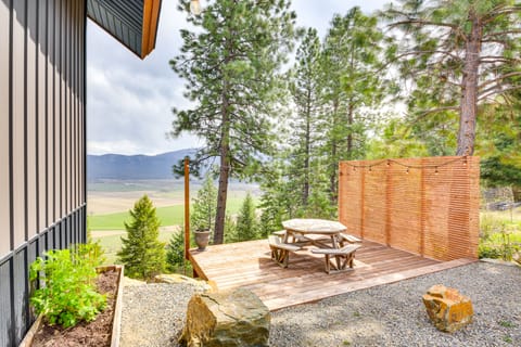Mountain Views + Fireplace: Bonners Ferry Escape! House in Idaho