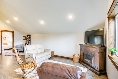 Mountain Views + Fireplace: Bonners Ferry Escape! House in Idaho