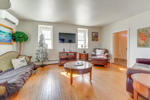 Historic Manor 3 Mi to Shawnee Mtn! Pet Friendly House in Middle Smithfield