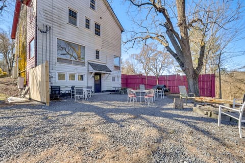 Historic Manor 3 Mi to Shawnee Mtn! Pet Friendly House in Middle Smithfield
