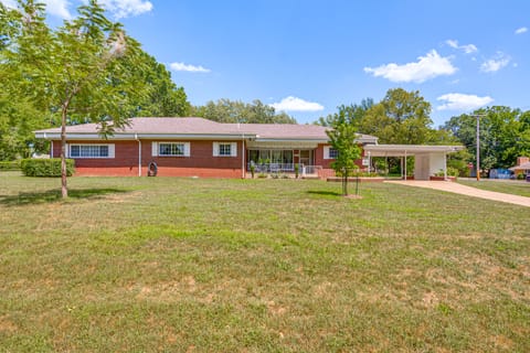 Mid-Century 1950s Home W/ Carport Near Route 66 House in Ozark Mountains