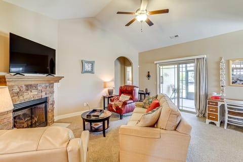 Stay at Jo’s Taylor Retreat: 9 Mi to Greenville! House in Greer