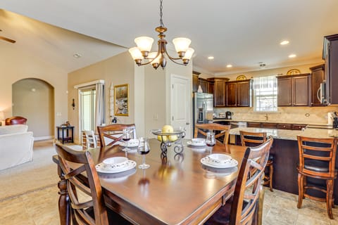 Stay at Jo’s Taylor Retreat: 9 Mi to Greenville! House in Greer