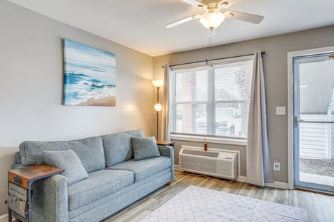 1 Mi to North Myrtle Beach: Studio w/ Pool Access Apartment in North Myrtle Beach