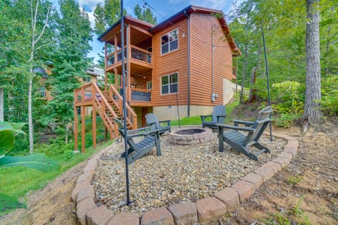 ‘The Sporting Place’: 5 Mi to Pigeon Forge Pkwy House in Pigeon Forge