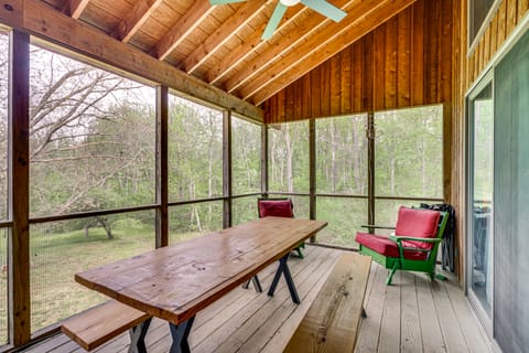 11 Mi to Massanutten: 'Shenandoah River Chalet' House in Shenandoah Valley
