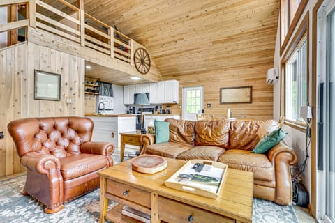 11 Mi to Massanutten: 'Shenandoah River Chalet' House in Shenandoah Valley