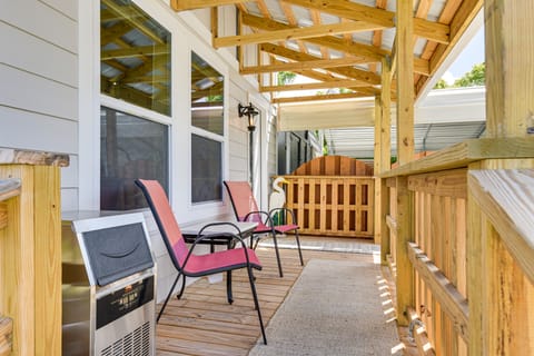 13 Mi to St Andrews State Park: Cabin w/ Patio! House in Highway 30A Florida Beach