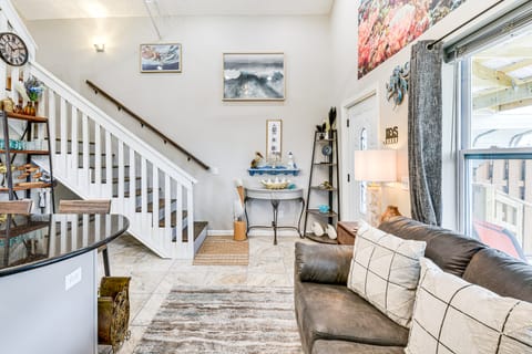 13 Mi to St Andrews State Park: Cabin w/ Patio! House in Highway 30A Florida Beach