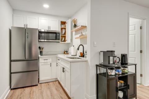 WFH Friendly! Stylish Lakeland Studio Apartment in Lakeland