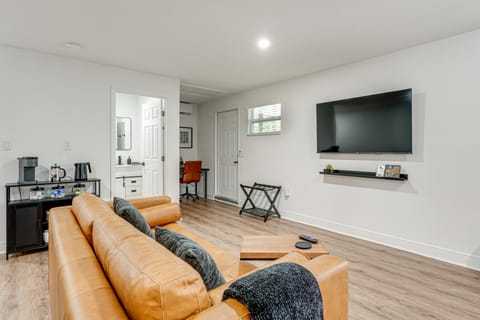 WFH Friendly! Stylish Lakeland Studio Apartment in Lakeland