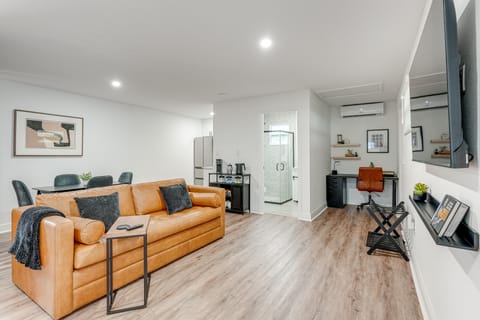 WFH Friendly! Stylish Lakeland Studio Apartment in Lakeland