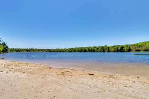 Beach Access: BBQ-Ready Poconos Family Getaway! House in Tunkhannock Township