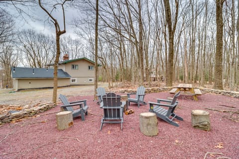 Beach Access: BBQ-Ready Poconos Family Getaway! House in Tunkhannock Township