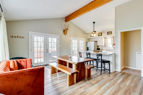 Beach Access: BBQ-Ready Poconos Family Getaway! House in Tunkhannock Township